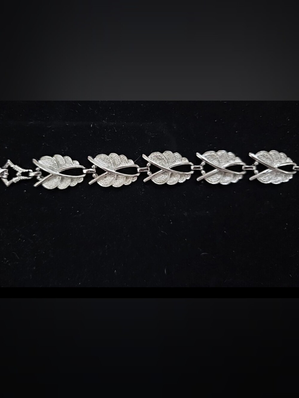 Vintage 1960s Sarah Coventry Silver Textured Leaf Link Bracelet 7.5"